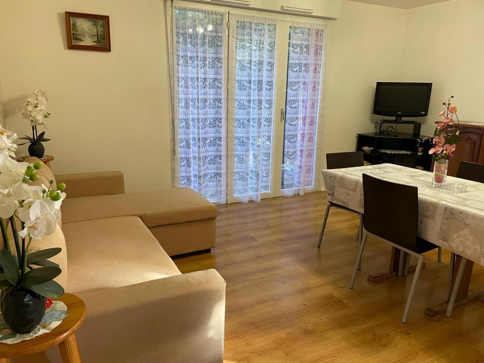 F3 Cosy A Cergy A 10 Minutes De La Gare Cergy Prefecture Et Proche Essec Διαμέρισμα Εξωτερικό φωτογραφία